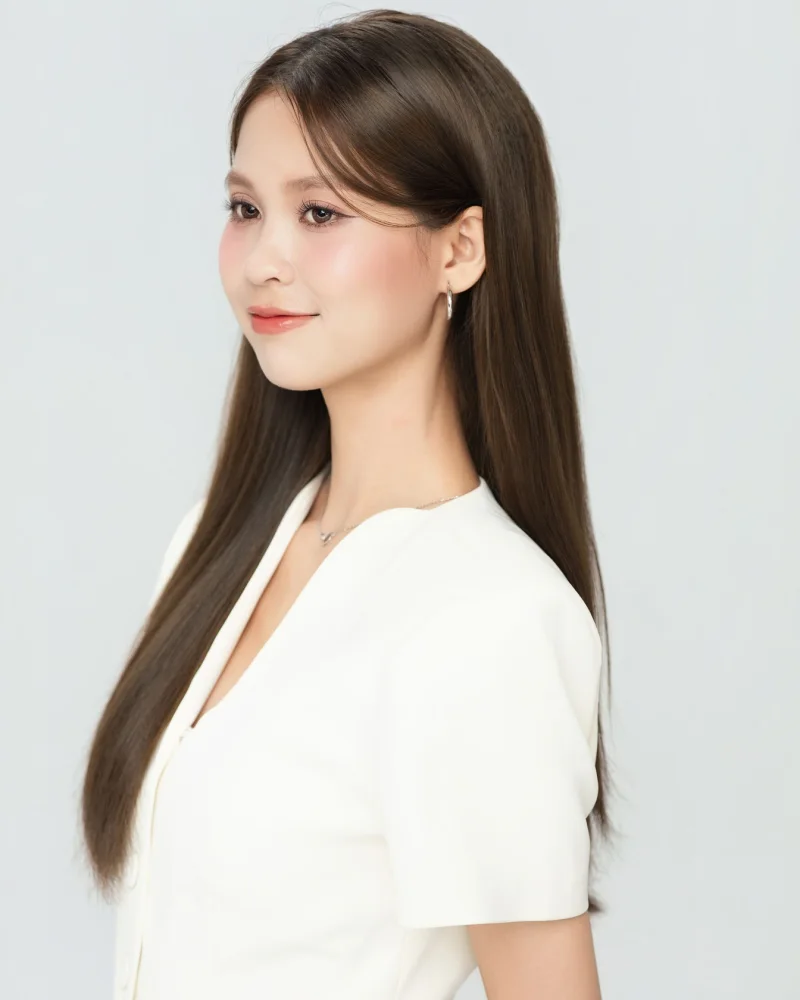 Chân dung Hương Nguyễn