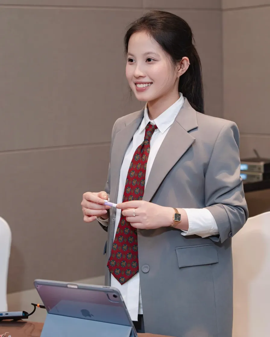 Chân dung Hương Trịnh